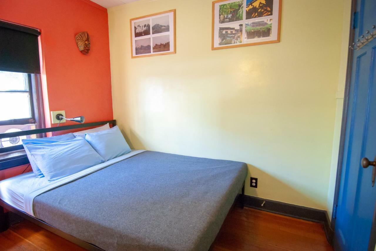Ocean Island Inn | Backpackers | Suites Виктория Номер фото