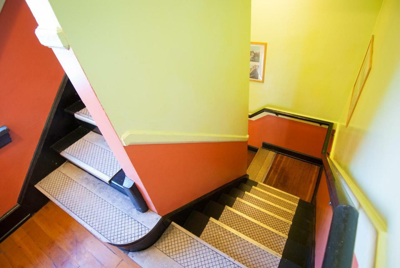 Ocean Island Inn | Backpackers | Suites Виктория Экстерьер фото